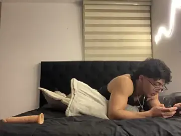 Stripchat Live Sex Cam of DesireLuxe