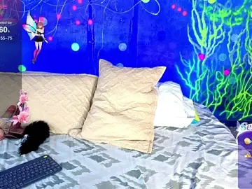 Stripchat Live Sex Cam of lucie_petite