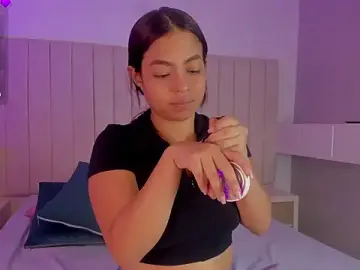 Stripchat Live Sex Cam of Littleolivia_