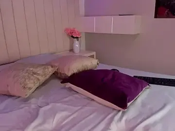 Stripchat Free Porn Cam of Littleolivia_