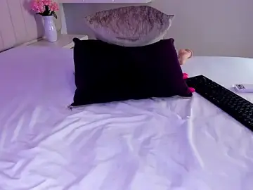 Stripchat Best live sex cam show of Littleolivia_