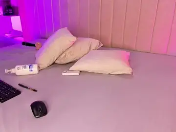Stripchat Free Live Porn of Littleolivia_