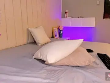 Stripchat Free Porn Cam of Littleolivia_