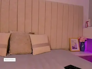Stripchat Sex Cam of Littleolivia_