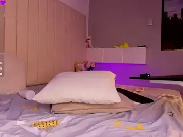 Stripchat Free Porn Cam of Littleolivia_
