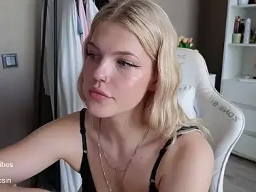 Stripchat Live Sex of Maya_Rave