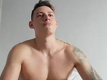 Stripchat Live Sex Cam of Muscle_King_Cum