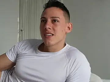 Stripchat Adult Webcam of Muscle_King_Cum