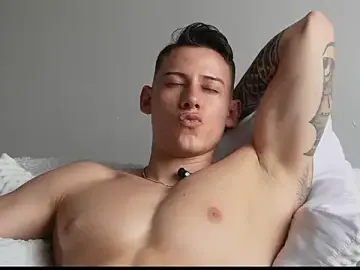 Stripchat Live Sex Cam of Muscle_King_Cum
