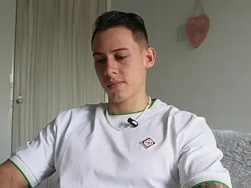 Stripchat Adult Webcam of Muscle_King_Cum