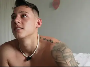 Stripchat Adult Webcam of Muscle_King_Cum
