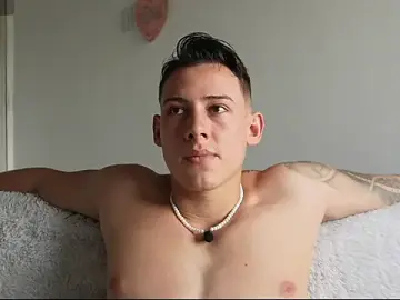 Stripchat Live Sex Cam of Muscle_King_Cum