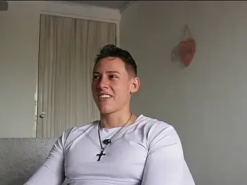 Stripchat Adult Webcam of Muscle_King_Cum