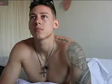 Stripchat Live Sex Cam of Muscle_King_Cum