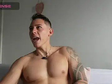 Stripchat Live Sex Cam of Muscle_King_Cum