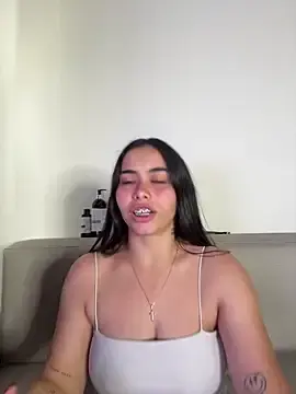 Stripchat Sex Cam of SophieRoyals