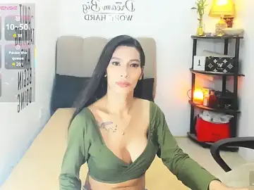 Stripchat Best live sex cam show of Trixie_Mattel21