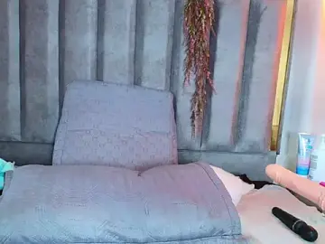 Stripchat Live Sex Cam of Zoe_Curvy