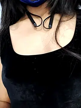 Stripchat Live Sex Cam of Kiritika_1