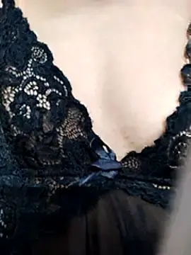 Stripchat Live Porn of Kiritika_1