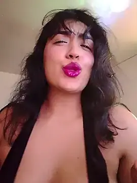 Stripchat Sex Cam of ema_saenz