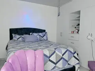 Stripchat Best Webcam of ema_saenz