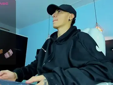 Stripchat Adult Webcam of Lobo_17_