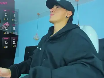 Stripchat Live Sex Cam of Lobo_17_