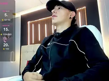 Stripchat Live Sex Cam of Lobo_17_