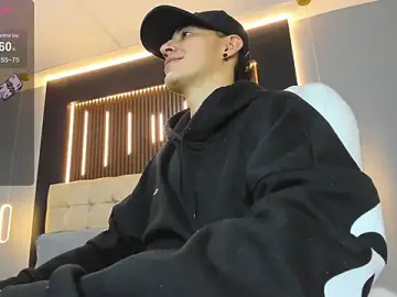 Stripchat Adult Webcam of Lobo_17_