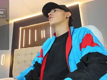 Stripchat Watch Live Sex Cams of Lobo_17_