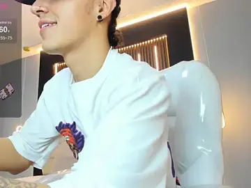 Stripchat Best Webcam of Lobo_17_