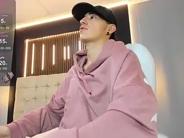 Stripchat Nude Webcam of Lobo_17_