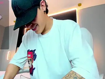 Stripchat Adult Webcams of Lobo_17_