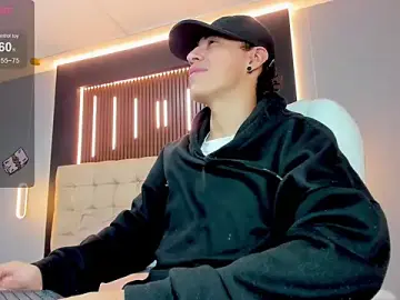 Stripchat Nude Webcam of Lobo_17_