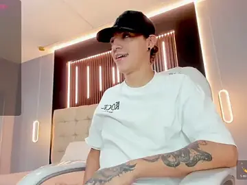 Stripchat Nude Webcam of Lobo_17_