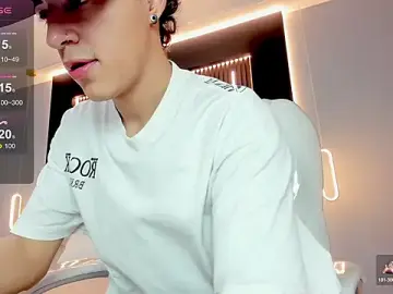 Stripchat Sex Cam of Lobo_17_