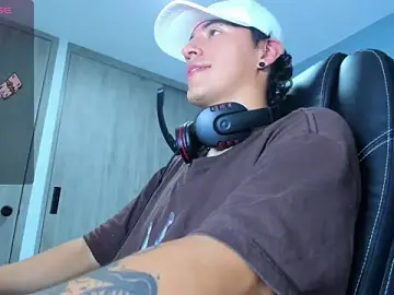 Stripchat Live Sex Cam of Lobo_17_