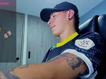 Stripchat Nude Webcam of Lobo_17_