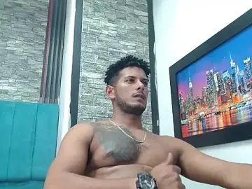Stripchat Watch Live Sex Cams of Chris_Dick23