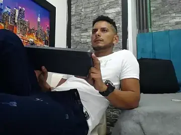 Stripchat Adult Webcam of Chris_Dick23