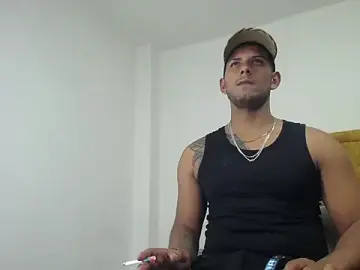 Stripchat Live Sex Cam of Chris_Dick23