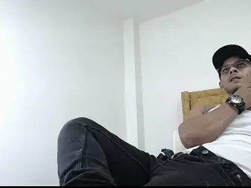 Stripchat Best live sex cam show of Chris_Dick23