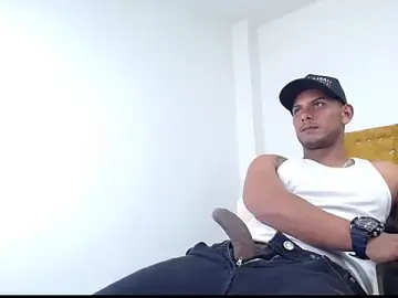 Stripchat Watch Live Sex Cams of Chris_Dick23