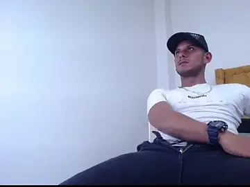 Stripchat Sex Cam of Chris_Dick23