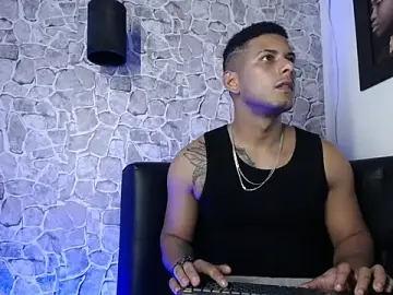 Stripchat Live Sex Cam of Chris_Dick23