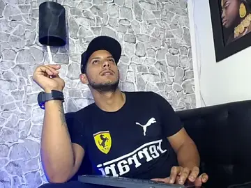 Stripchat Nude Webcam of Chris_Dick23