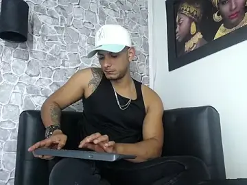 Stripchat Sex Cam of Chris_Dick23