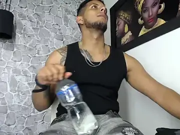 Stripchat Adult Webcam of Chris_Dick23