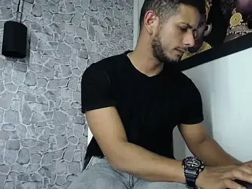 Stripchat Watch Live Sex Cams of Chris_Dick23